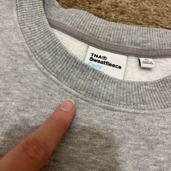 Aritzia TNA Cozy Fleece Perfect Fit Heather Gray Chrome Crewneck Sweatshirt XL - Picture 4 of 9